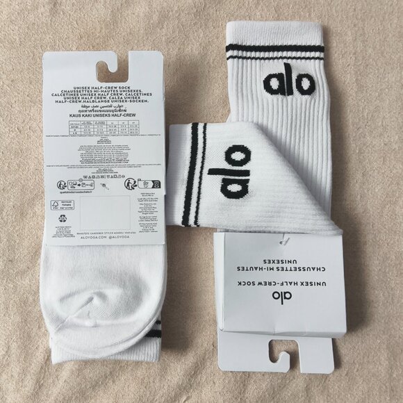 🧢Alo Yoga Socks 2 Pairs - Picture 2 of 3